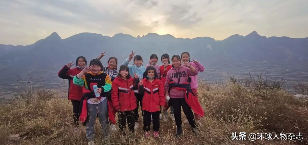 “逼”学生吃虾的山村校长，和被他守护的童年