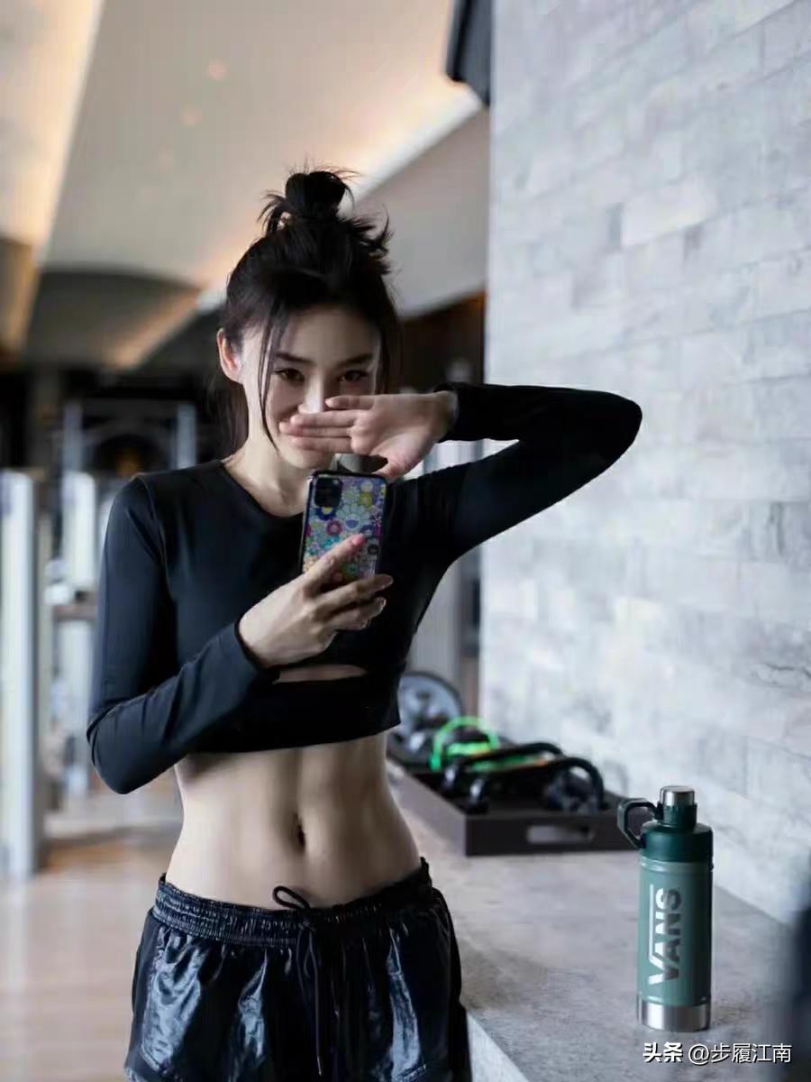 已经有了腹肌怎样练腹肌更明显,腹肌训练一个动作一分钟练出腹肌