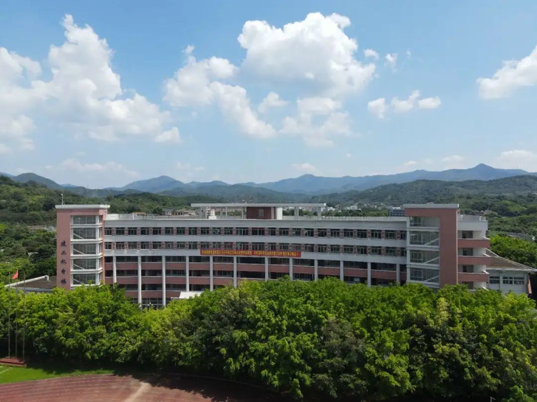广州城建职业学院数字官网,广州城建职业学院从哪个门进
