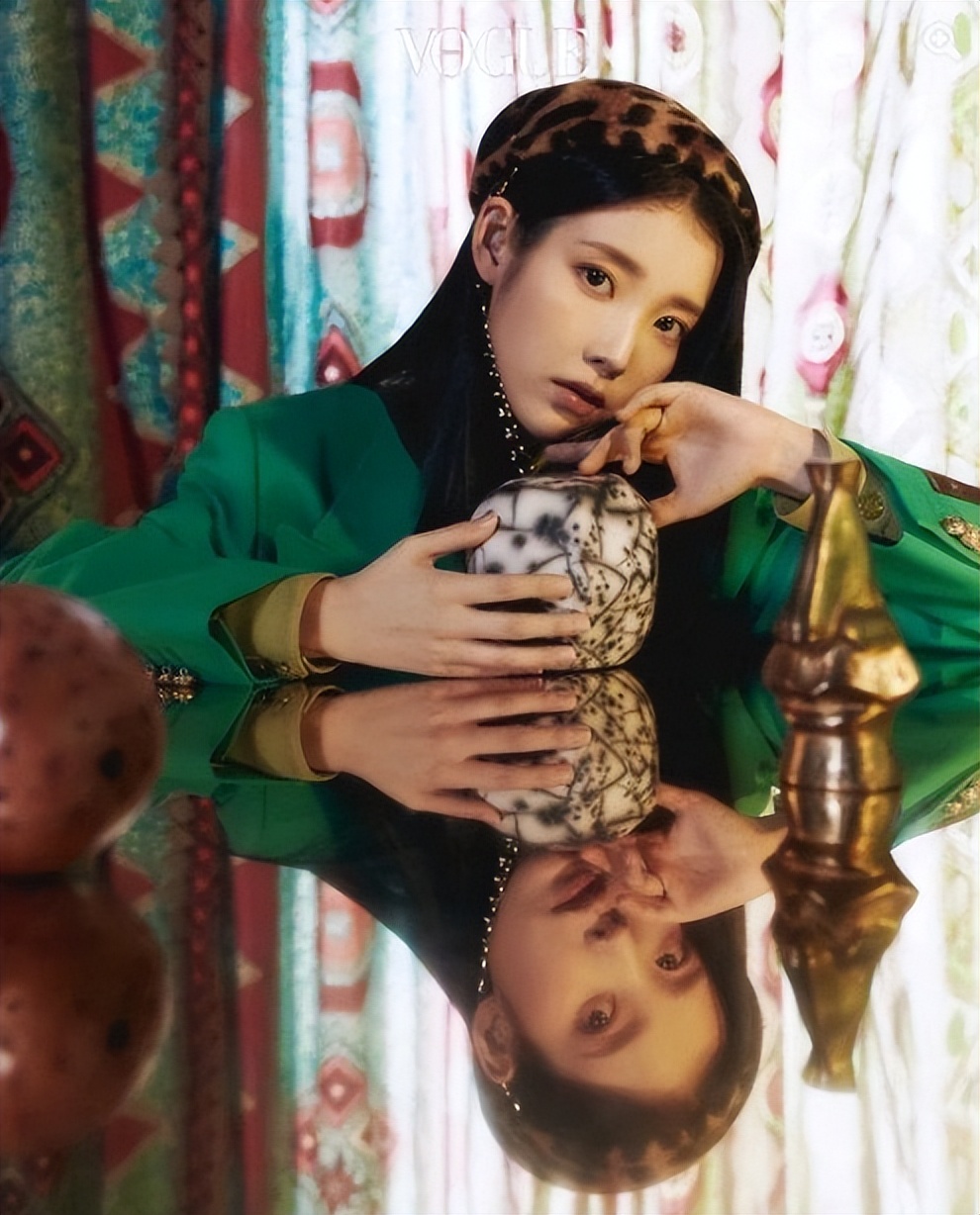 女神私下是小吃货！IU开箱GUCCI爱包随身物品太亲民