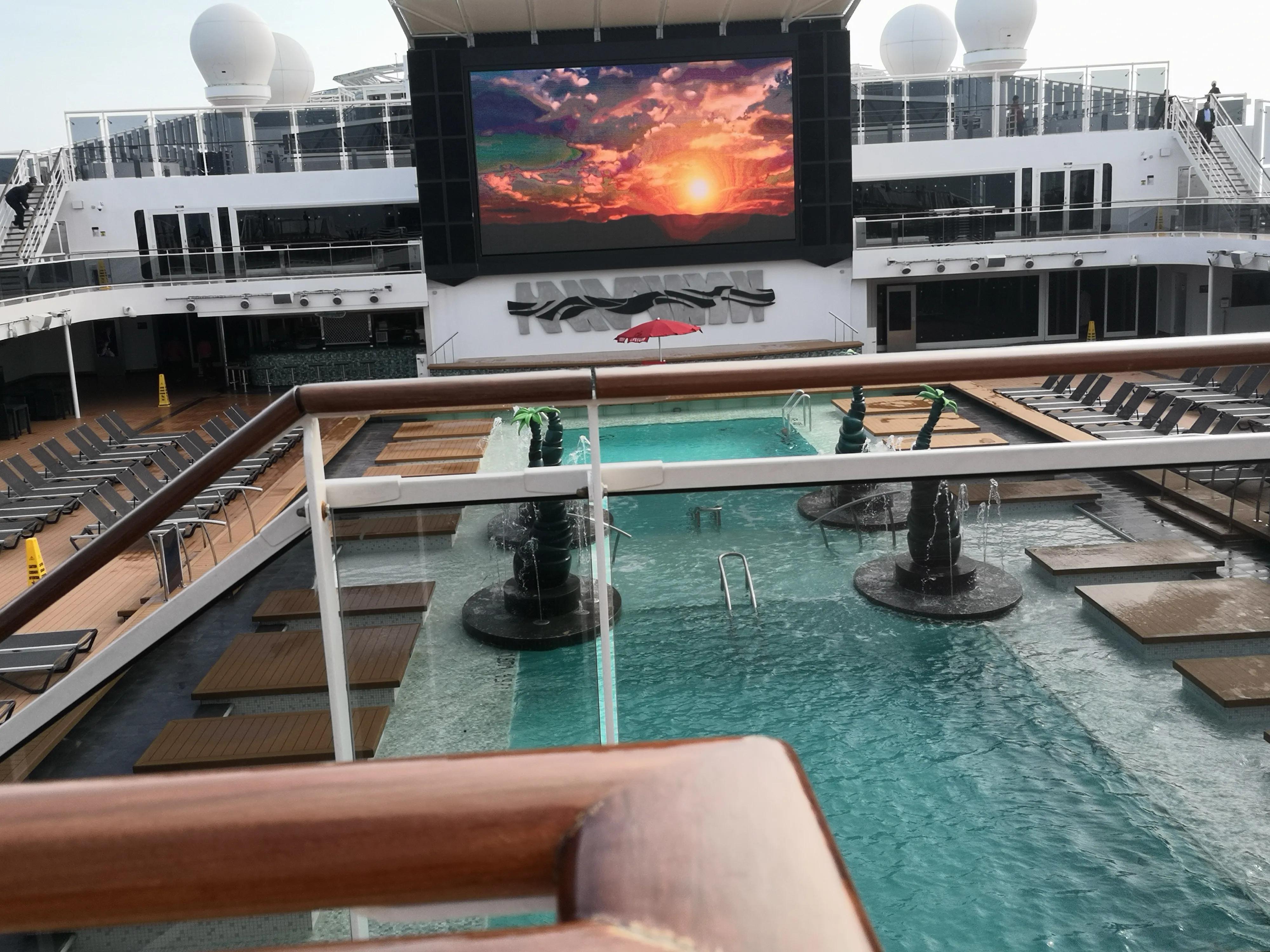 乘坐荣耀号邮轮,上海荣耀号邮轮首航大妈