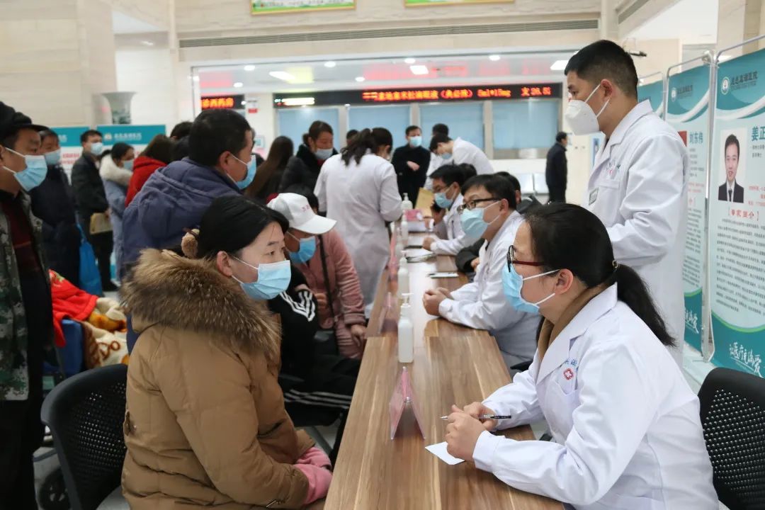 郑大一附院专家教授莅临鹿邑真源医院开展故乡行义诊讲座活动