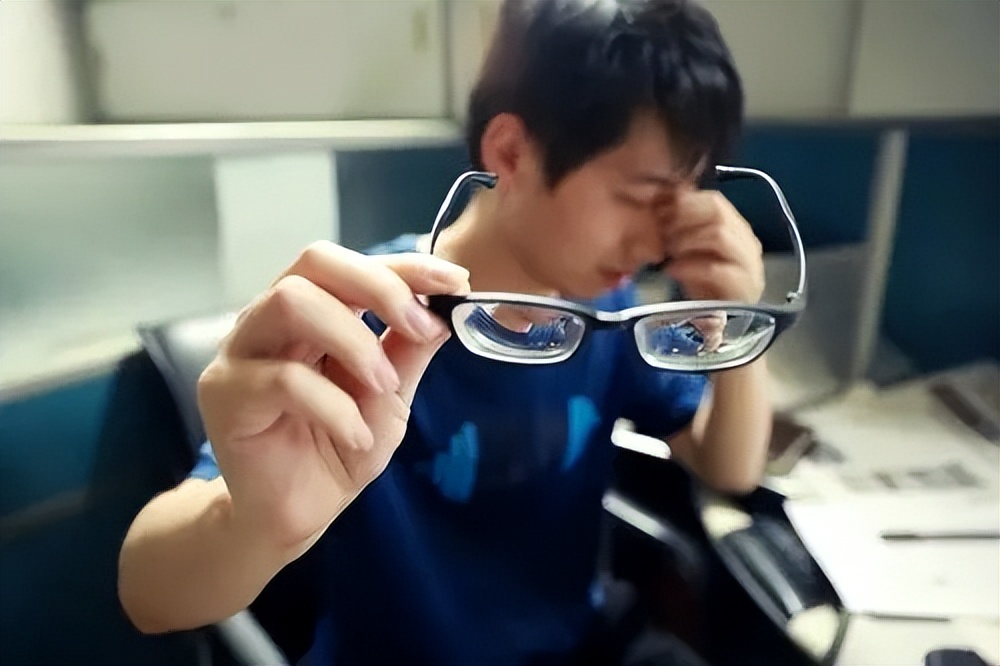 验光、镜片、镜框、验证防伪、售后，手把手教你配眼镜不被坑