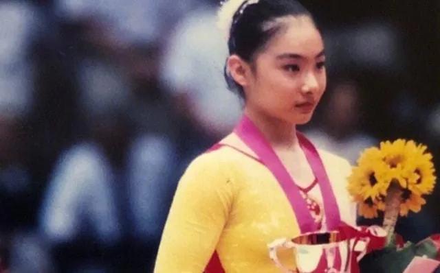 刘璇什么时候退役的 (体操冠军刘璇夺冠的艰难过程)