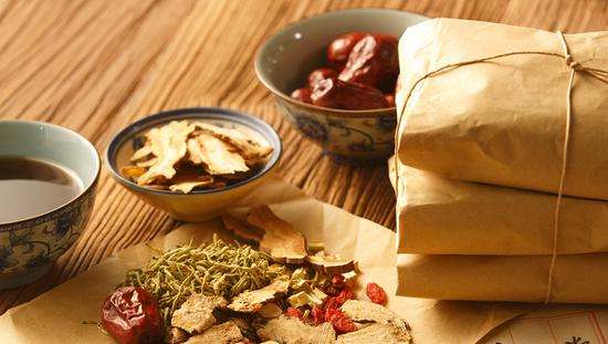 更年期头痛中医怎么调理,更年期女人头疼怎么回事