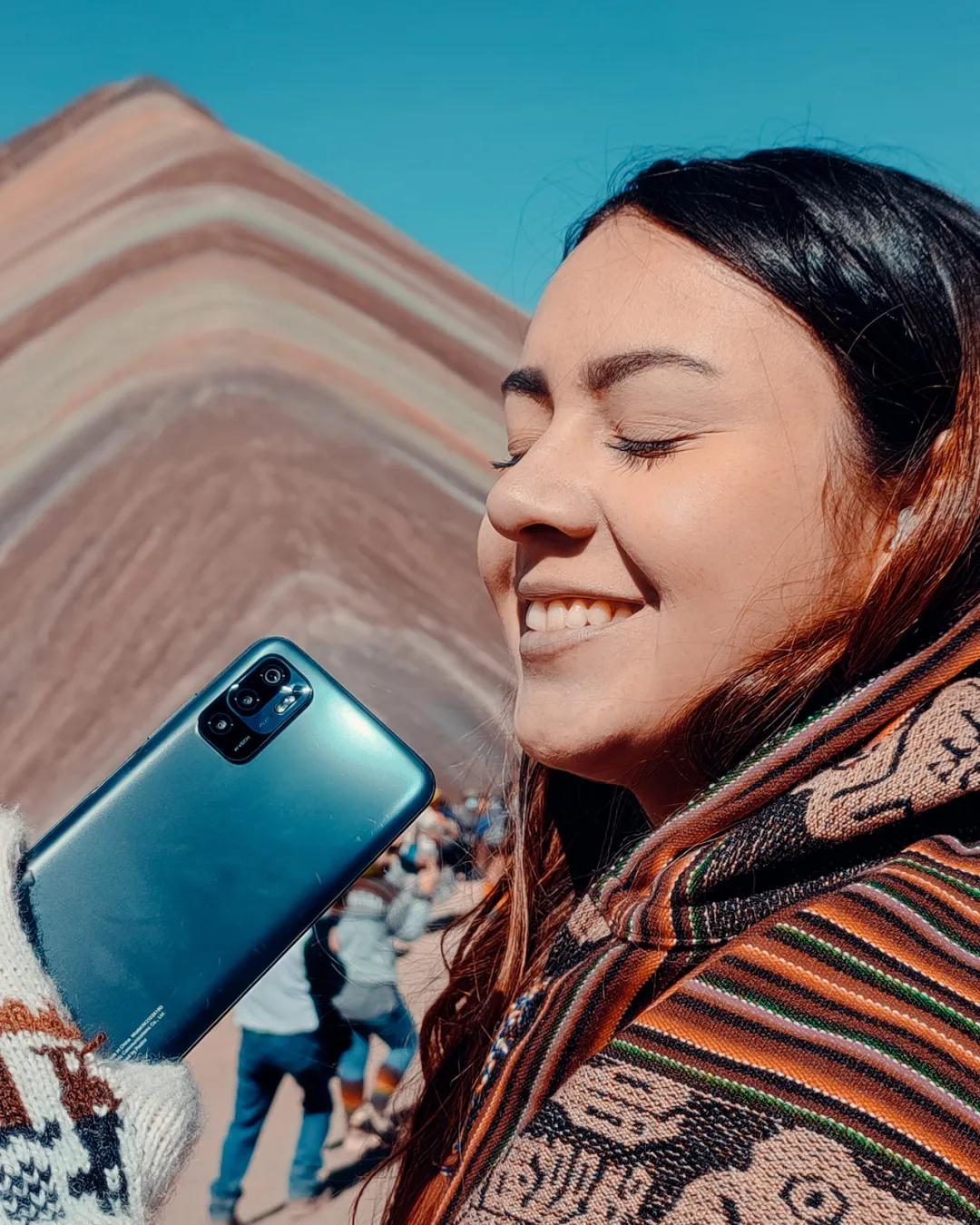 地球另一边的人们是倒着吗,地球另一侧的人不会掉下去吗