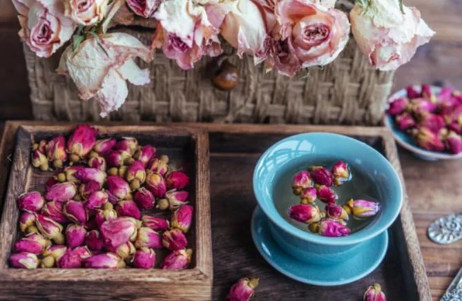 女人过了40岁一定要清醒,春天女人喝什么茶养颜抗衰老