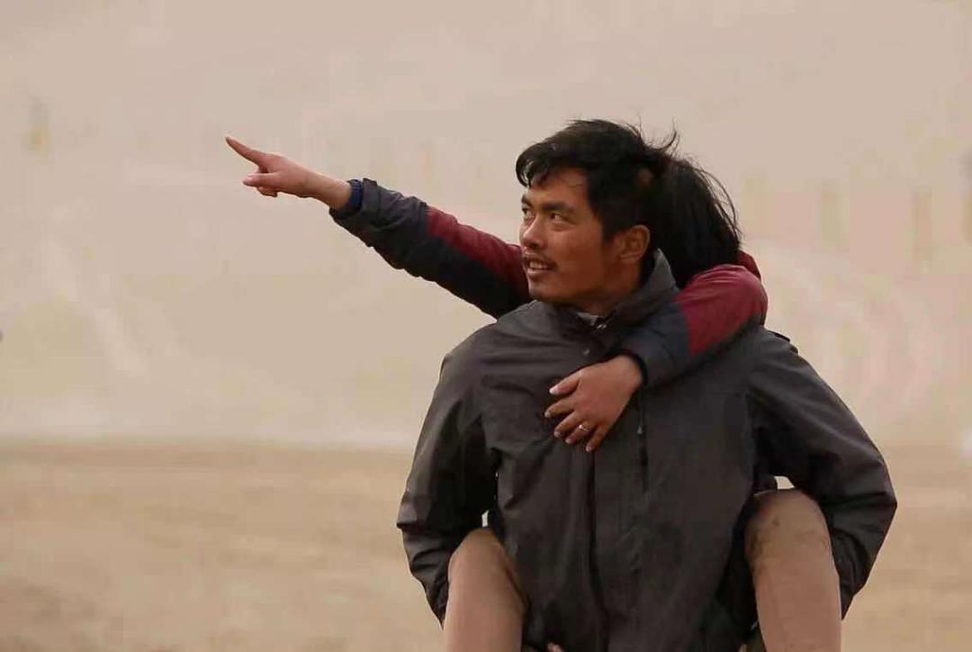 6年前他推着轮椅和绝症女友私奔,5年前推着轮椅和绝症女友私奔