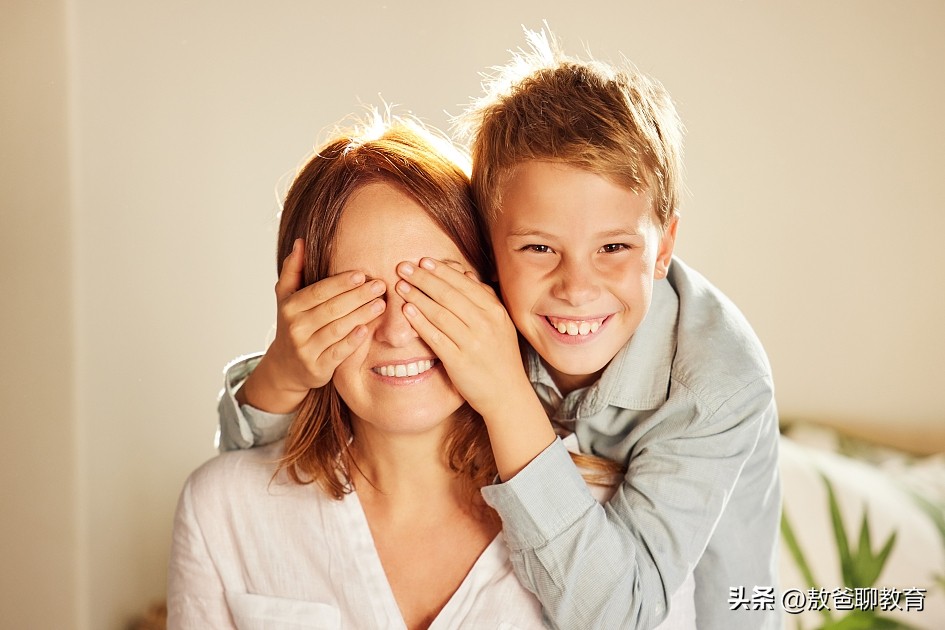 孩子不和父母亲近应该怎样教育,成年孩子自我封闭不和父母沟通