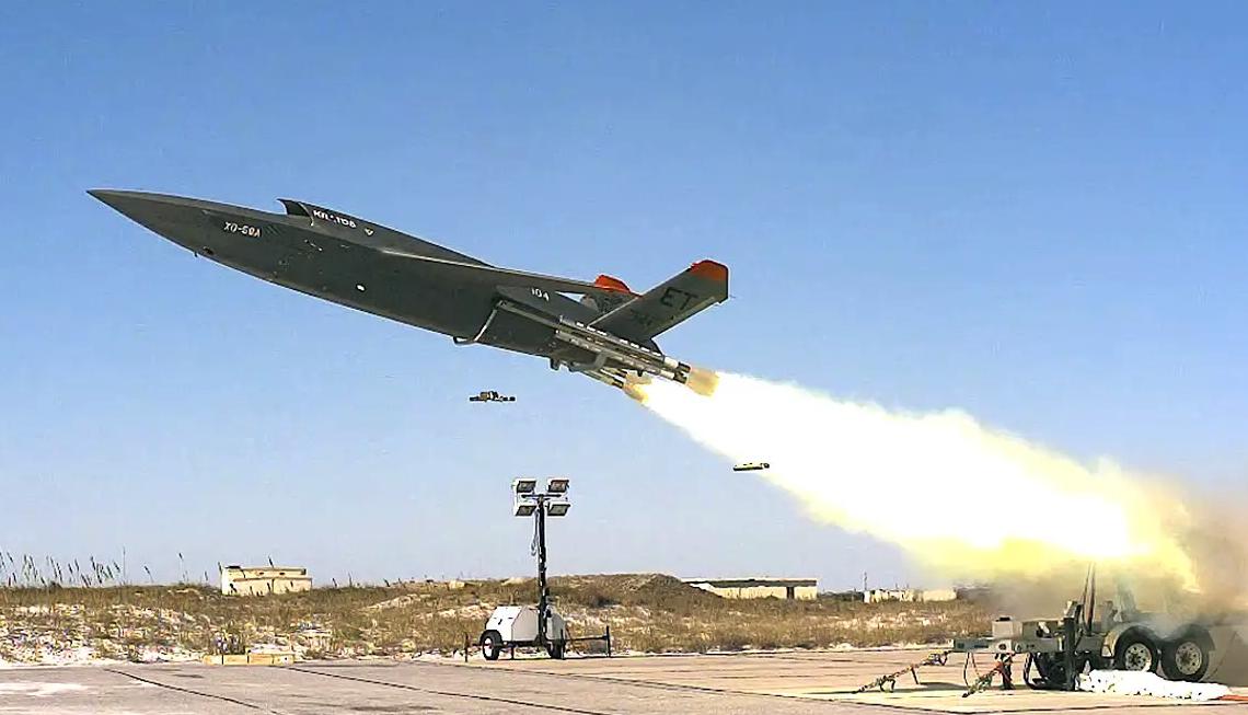 xq-58无人机是无人作战飞机吗,美军xq-58成功发射小型无人机