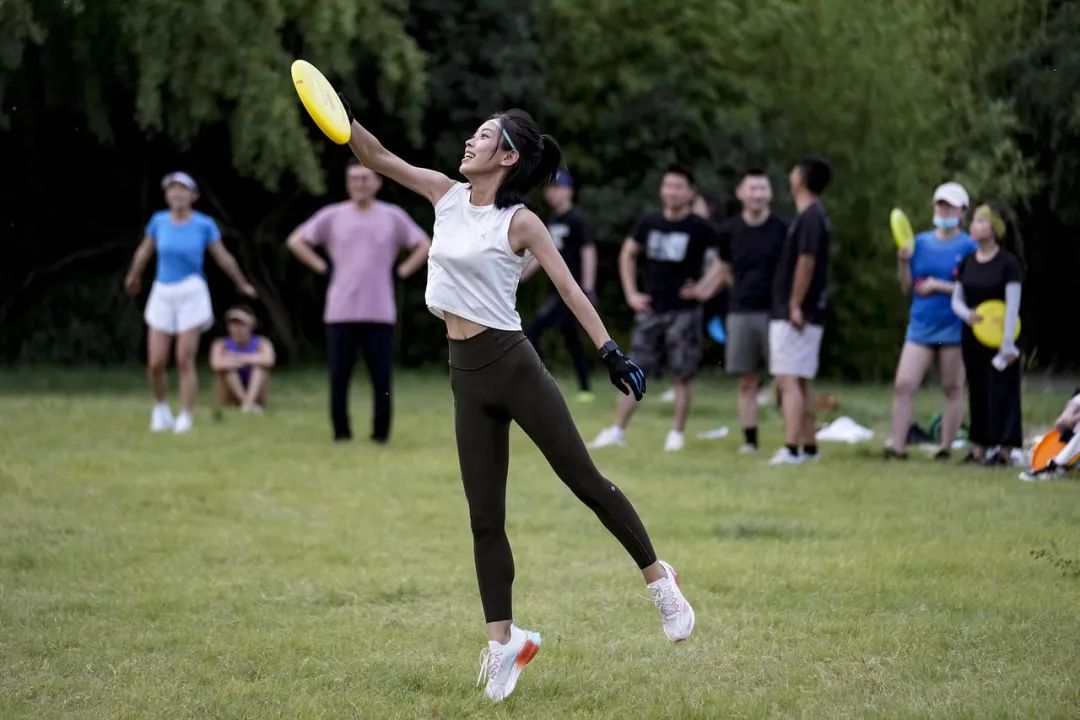 飞盘俱乐部要求瑜伽裤,飞盘必须要穿瑜伽裤吗