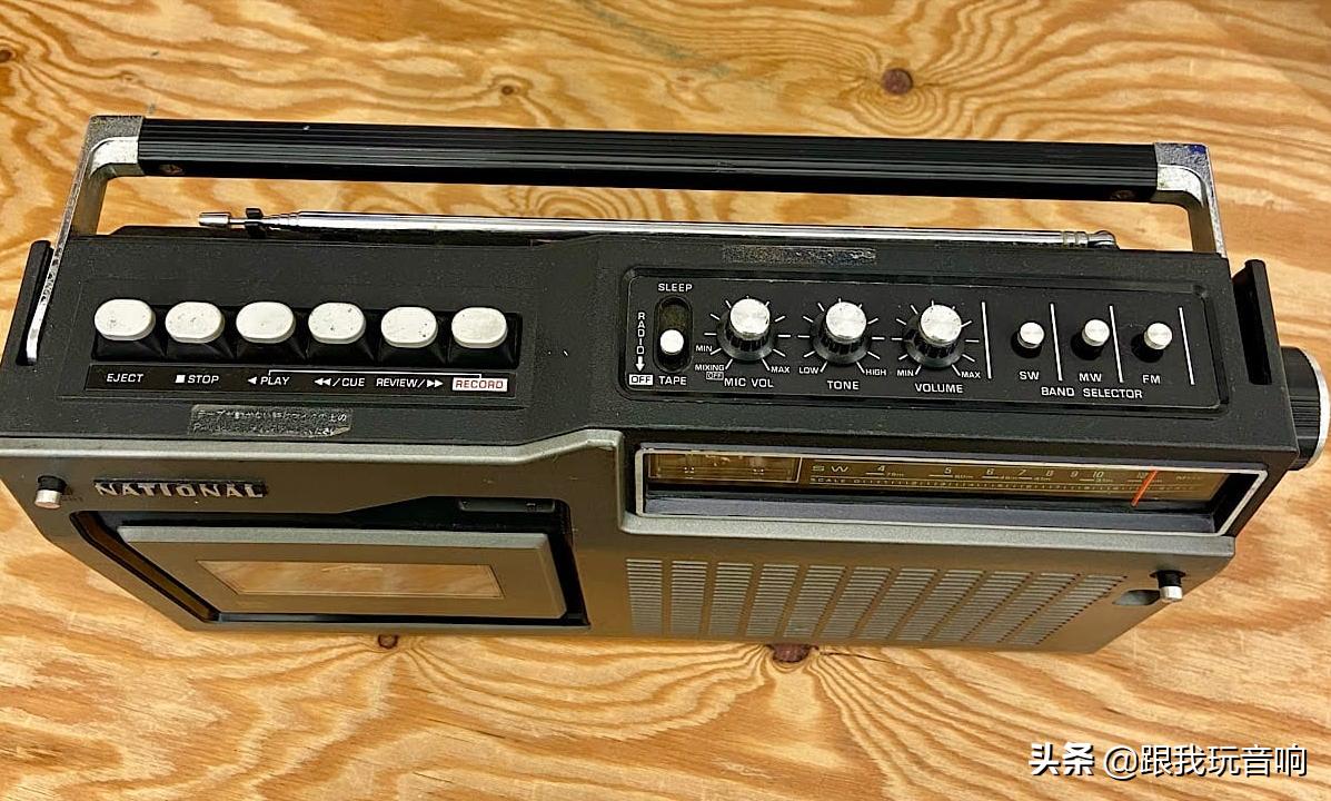 鍗曠墖涓夋尝娈垫敹闊虫満,涓夎妭寮忕甯︽敹闊虫満