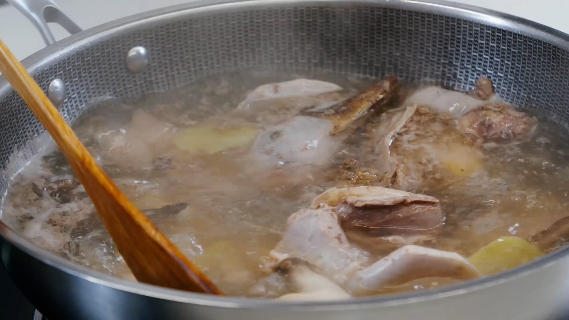 冬瓜煲老鸭汤广东老火靓汤,冬瓜荷叶薏米老鸭汤
