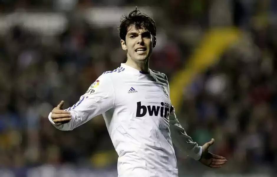 ac米兰的卡卡和巴塞罗那的梅西,卡卡2015给梅西颁奖发言