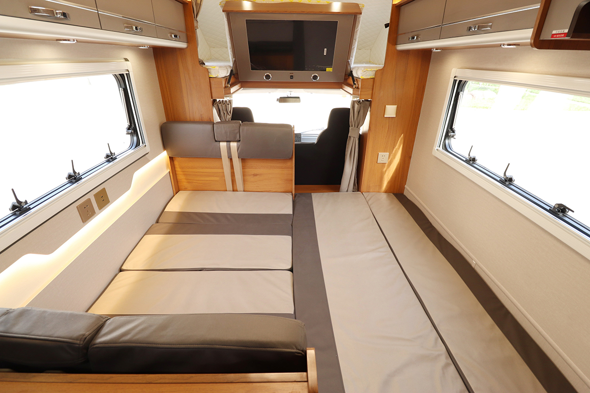 新飞s100房车和h300有什么不同,上汽轻卡s100与新飞房车对比评测