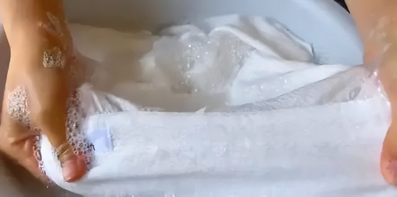 新床单放时间放久了发黄怎么清洗,床单发黄用什么洗才能干净