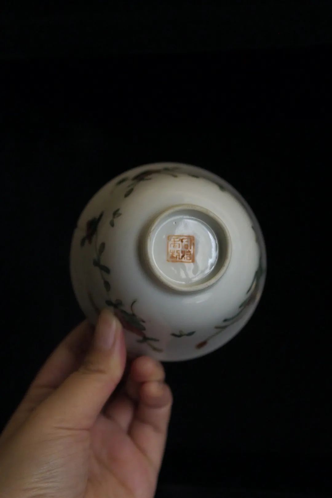 中国年轻人，不买房，只“玩物丧志”