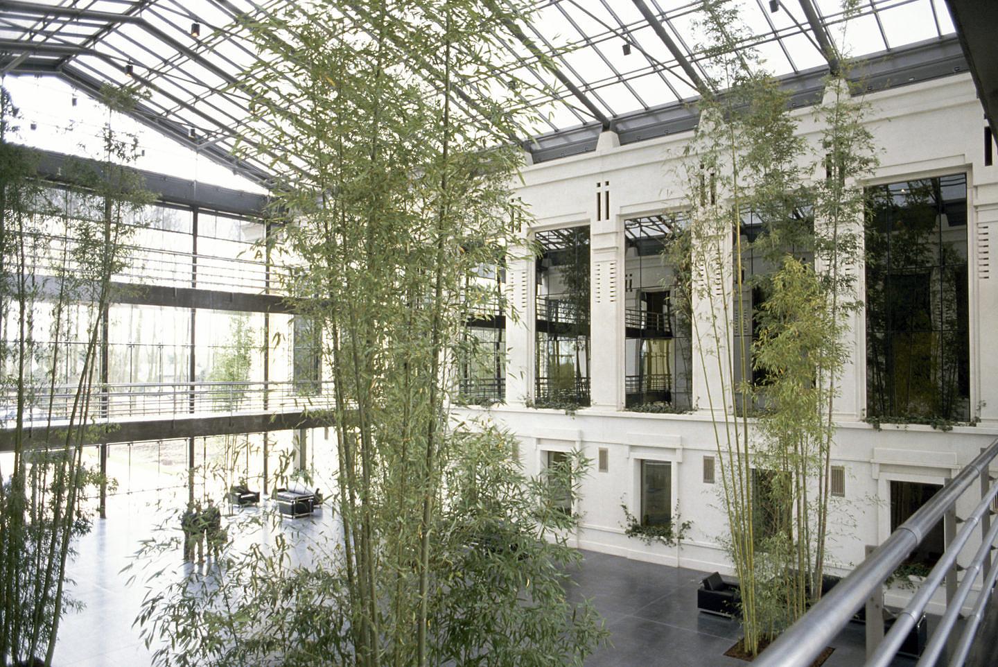 扔向俄罗斯的“金融*弹核**”SWIFT，它的总部是座怎样的建筑？