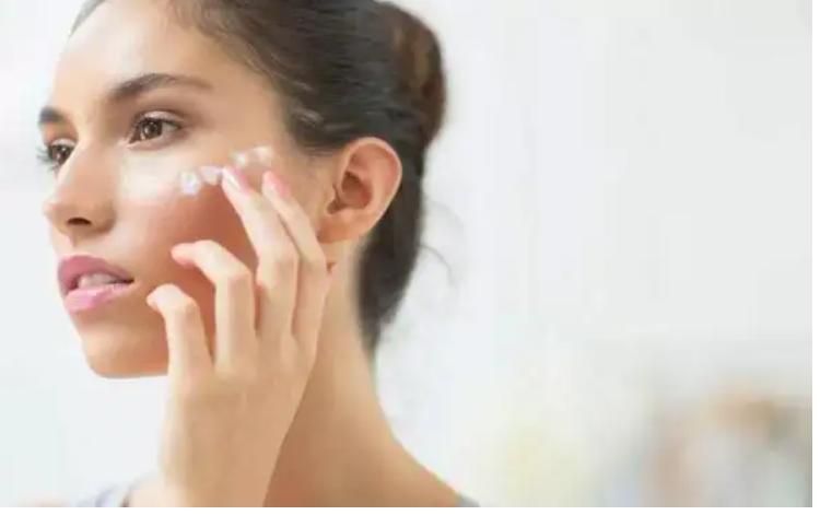 乳液和面霜区别是什么,乳液和面霜的区别大吗