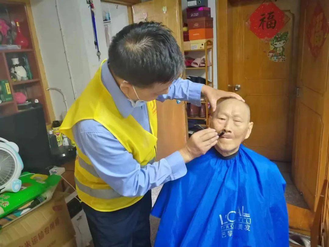 向上向善——时间银行志愿者李照明同志