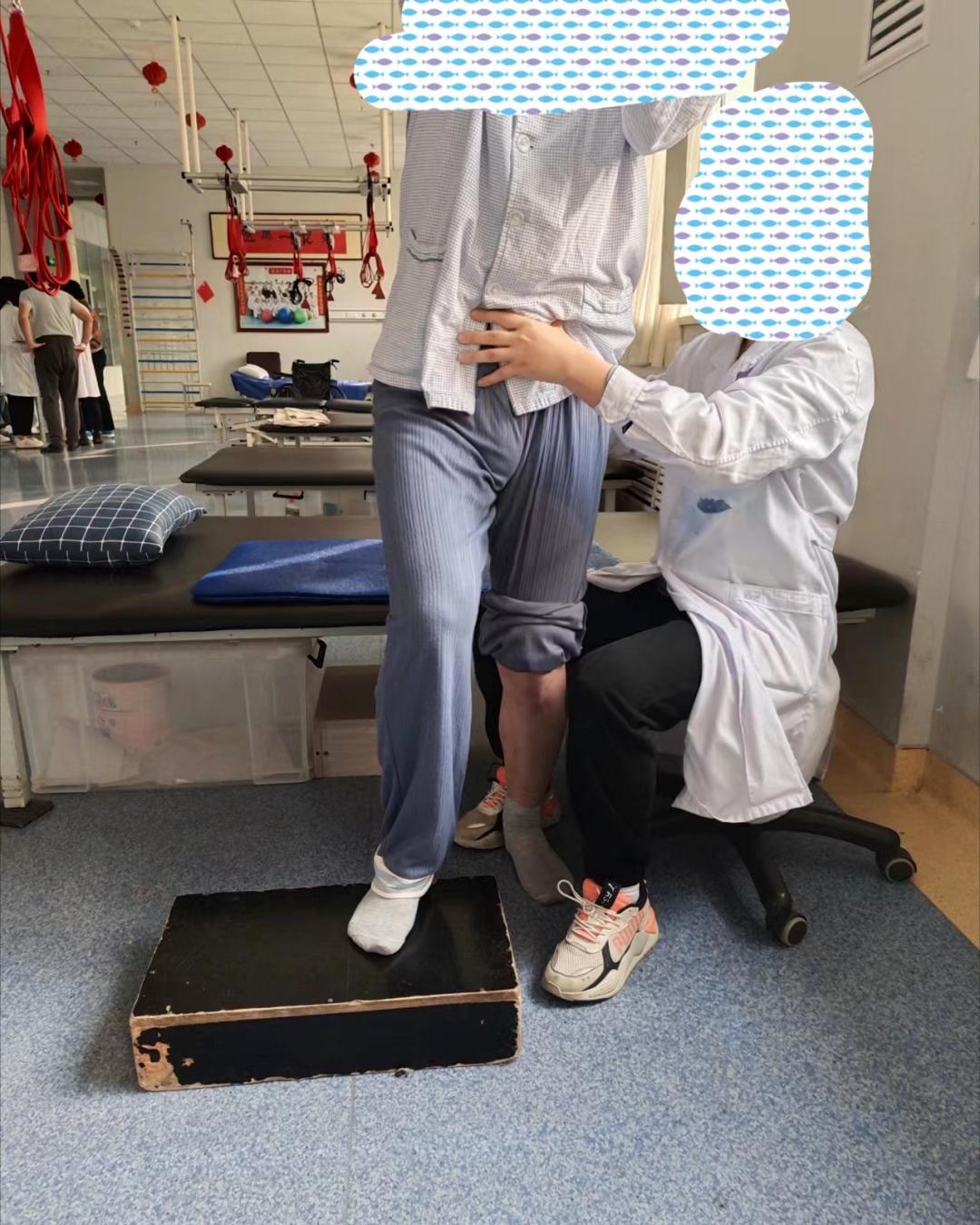 偏瘫肘关节伸不直怎样康复,偏瘫膝过伸走路不能屈膝怎么办