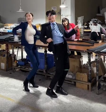 鍘傝姳杞﹂棿璺宠垶璧扮孩鍚哥矇鐧句竾,鍘傝姳鍚哥矇鐧句竾鐧讳笂澶