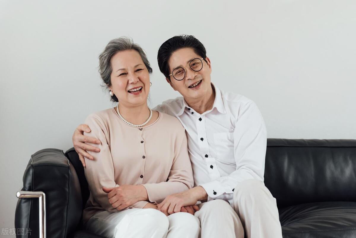 独居老人花5000元雇男保姆,69岁老人用每月7000元雇保姆