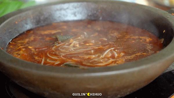 老字号石锅鱼31年老店,温岭石锅肥肠鱼