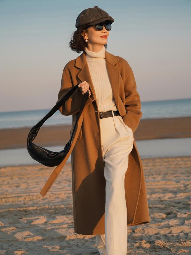 驼色大衣怎么搭好看40岁,驼色大衣搭配各种穿法