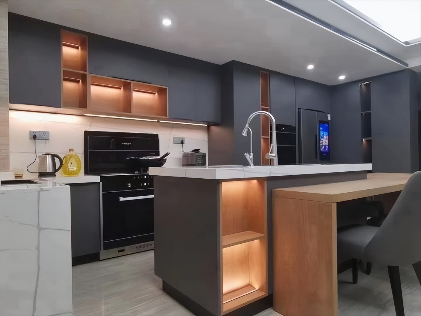 厨房用集成灶好还是分体烟灶好,厨房装修集成灶好还是老式灶好