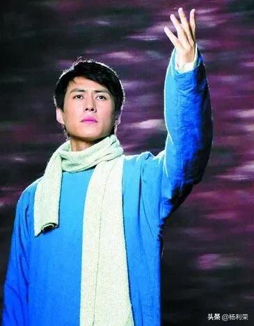 纵有疾风起人生不言弃靳东同款,纵有疾风起靳东的感触