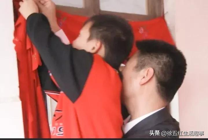 新婚挂门帘口诀,新婚挂门帘视频