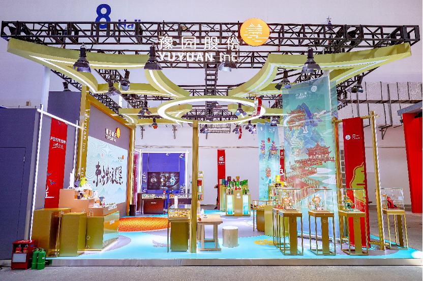 排队消费的火爆场景,年轻人打call主唱