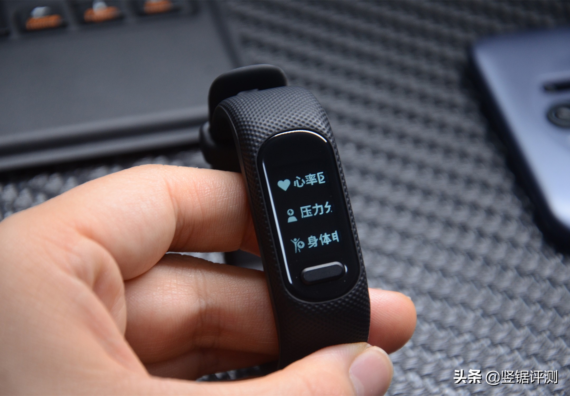 佳明手环4和5哪款好,garmin佳明vivosmart运动手环
