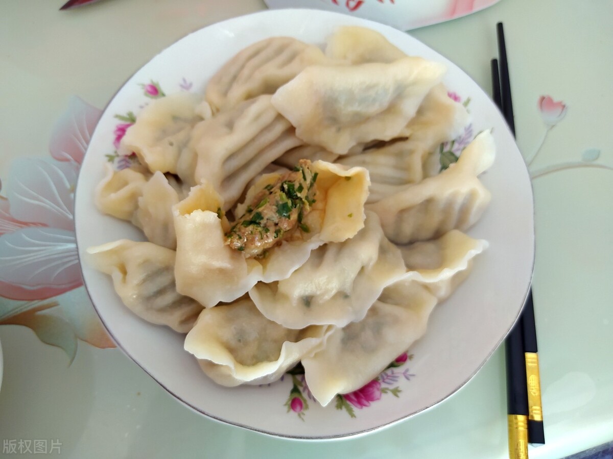 当西湖与中秋相遇，33艘月亮船书写江南的诗情画意，太美了