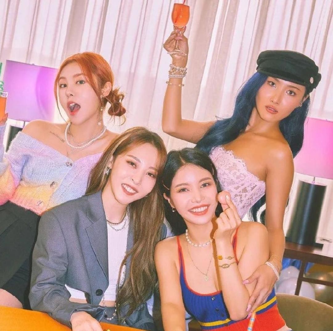 美国女星表演不穿*裤内**，韩国艺人大尺度表演遭举报，性感不是低俗