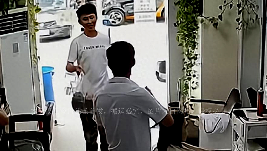 #男子第一次被*技师女**“按摩”,兴奋过度后竟失去了生命!