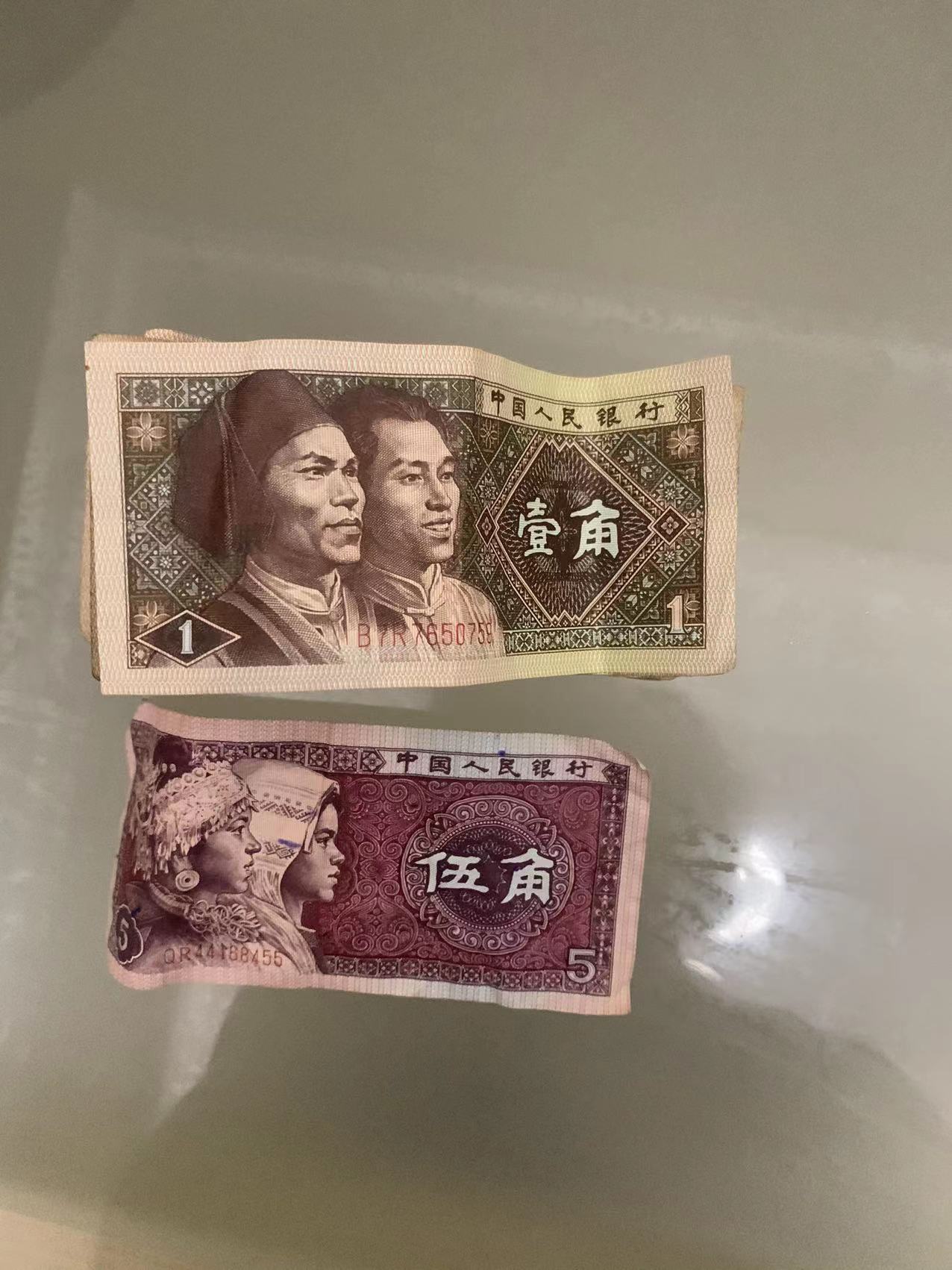 成套纪念币价值第四套人民币,第三套人民币和纪念币价格