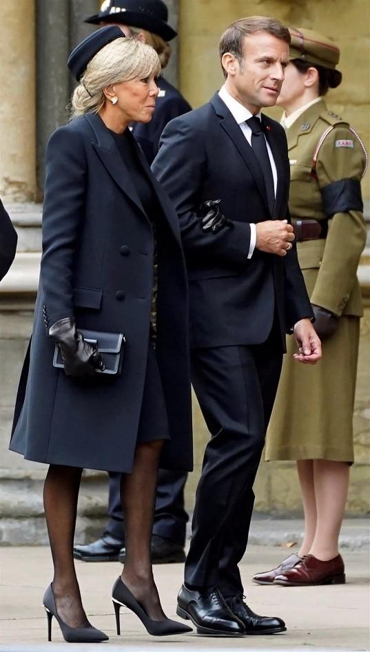 马克龙41岁照片,42岁马克龙和布丽吉特