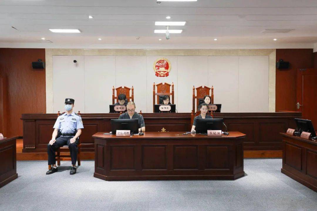 一公司买车并取得铁路提单，向中外运公司提货被拒，原因是什么？