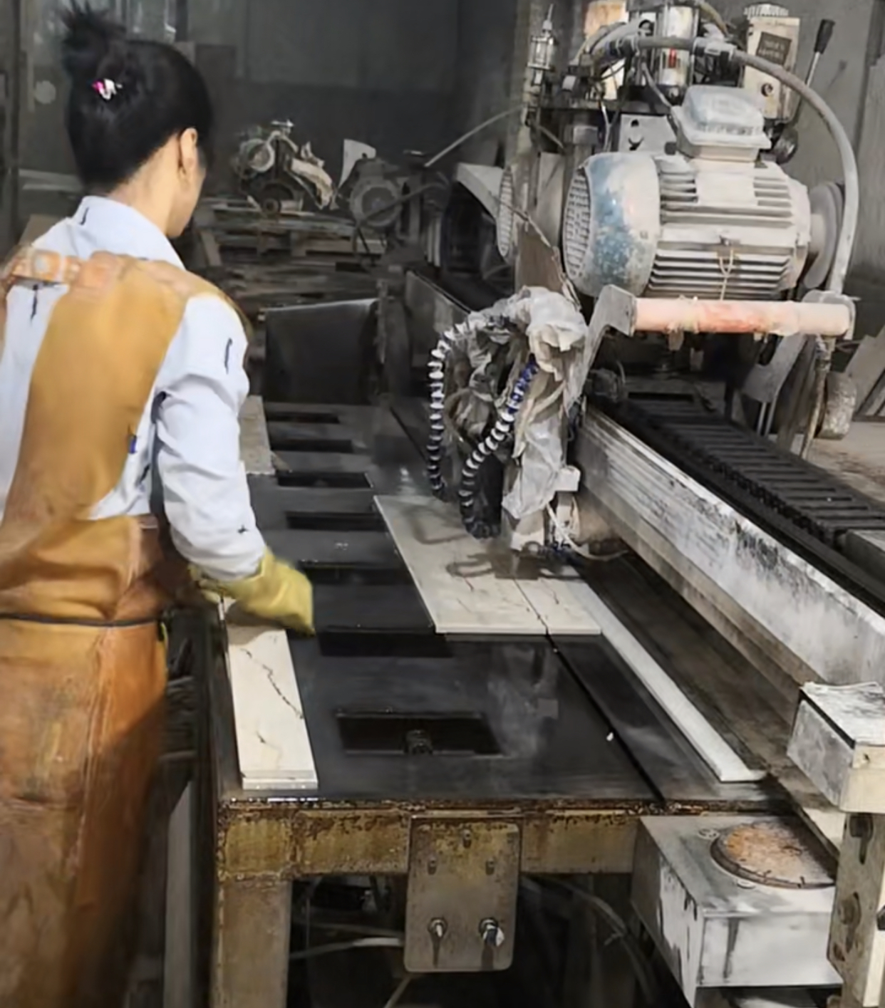 贵的瓷砖和便宜的瓷砖区别,瓷砖上墙贵还是艺术涂料贵