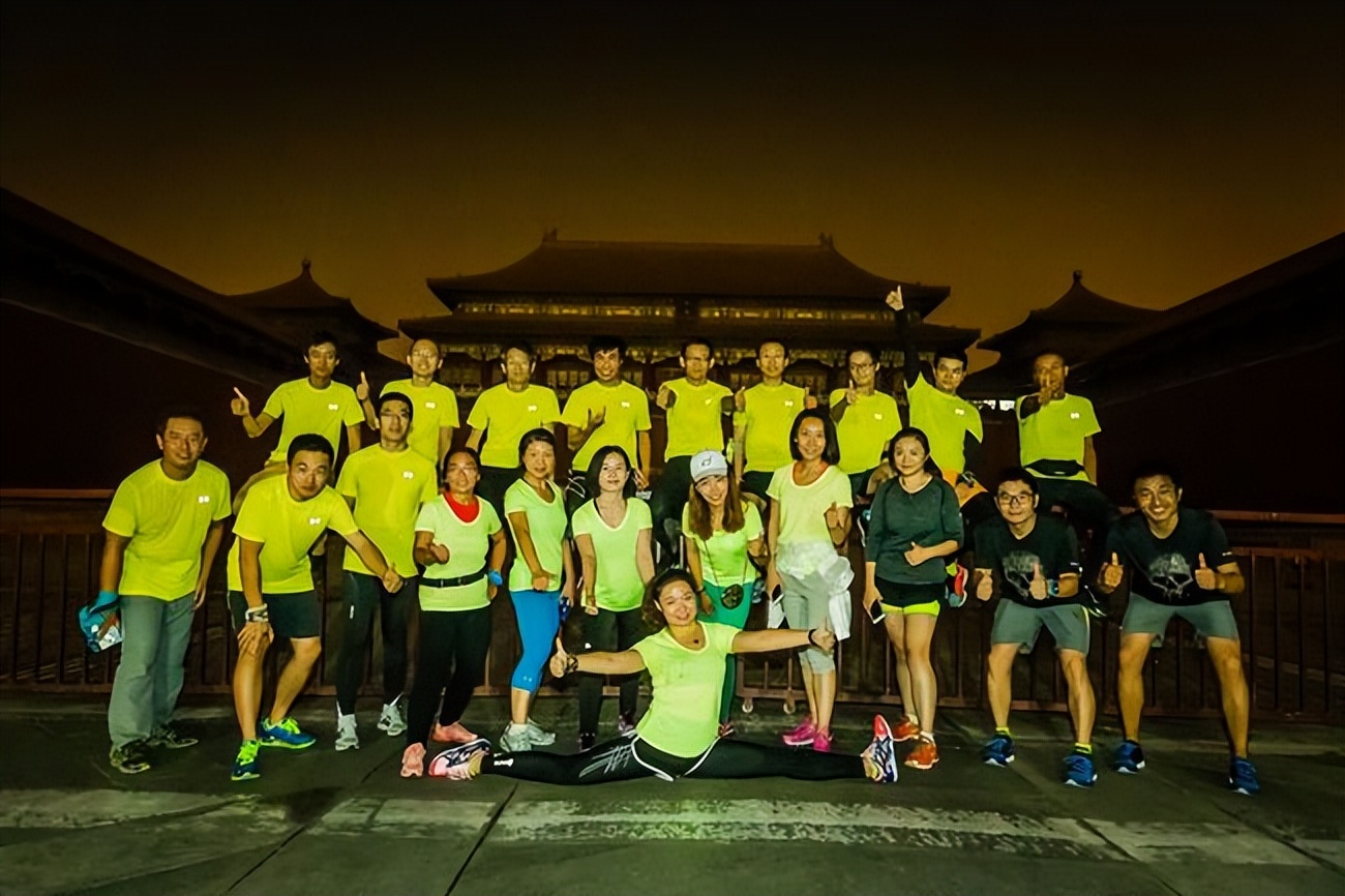 一双助力你摆脱平庸，突破自我的碳板跑鞋