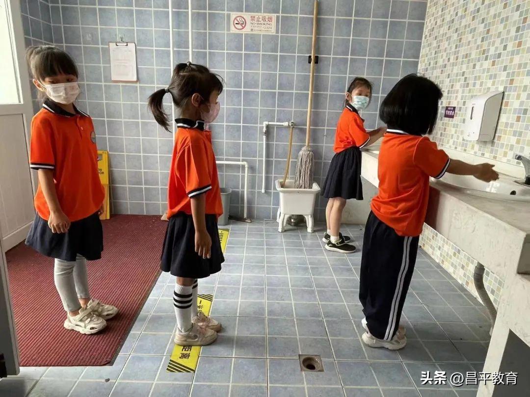 幼儿园入学第一天仪式感文案,新生报到第一天仪式感满格