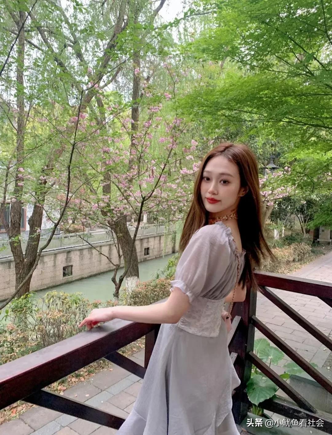 天生皮肤黑的人变白要怎样内调,皮肤黑怎么不用任何产品就能变白