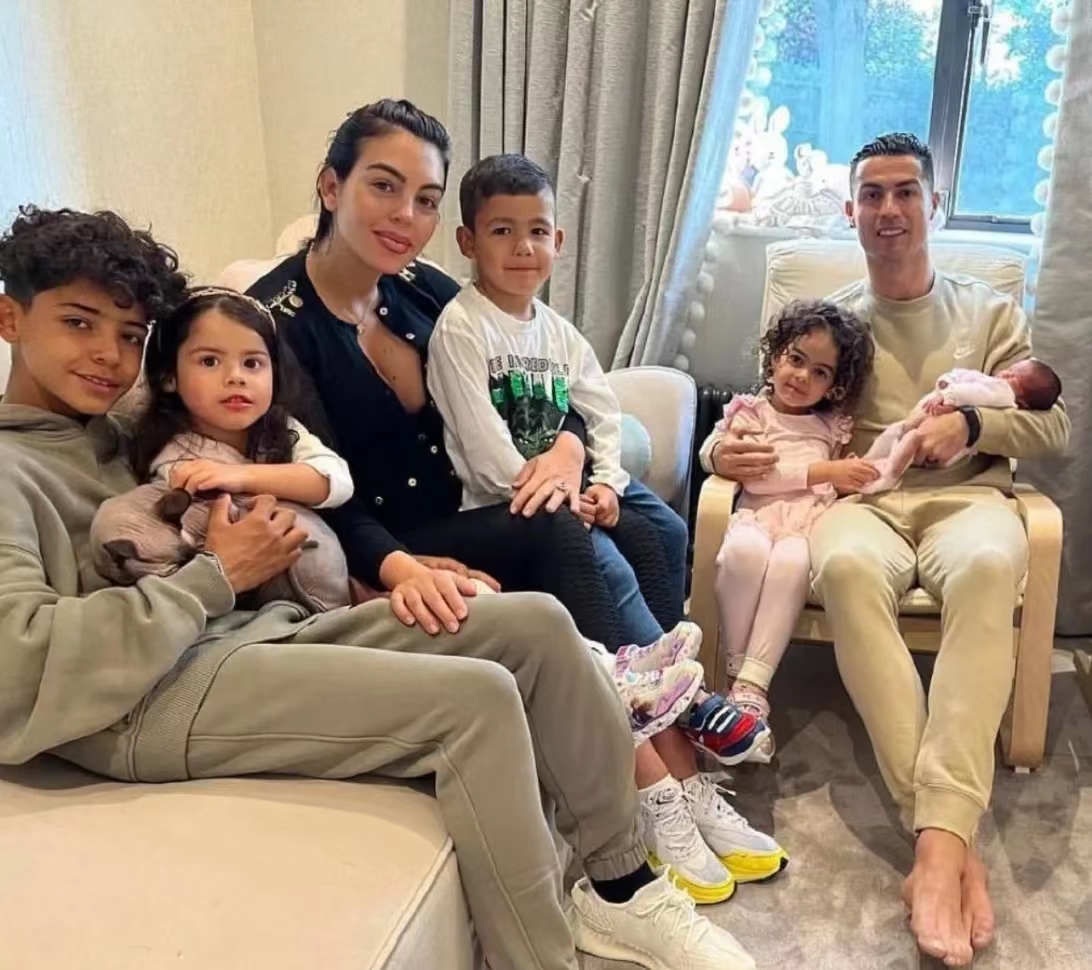 c罗姆巴佩梅西阿根廷队长,阿根廷夺冠梅西与老婆的视频