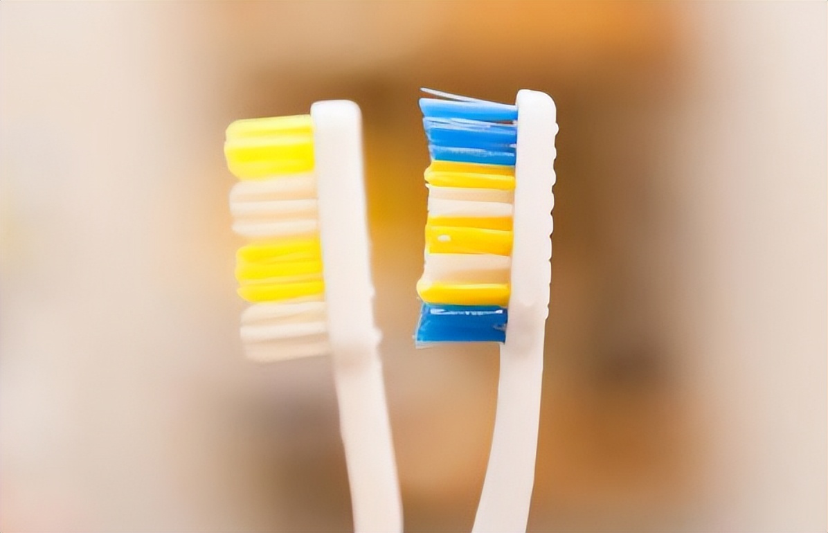 洗牙危害大还是不洗牙危害大,为什么有人说洗牙对牙齿有伤害啊