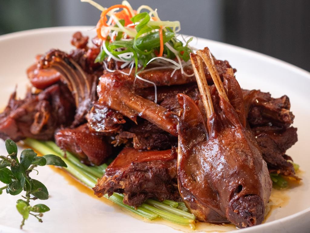 红曲红使卤肉变色怎么处理,红曲红卤肉上色投放时间