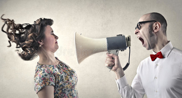 男朋友亲女朋友致耳膜穿孔,情侣亲吻导致耳膜穿孔