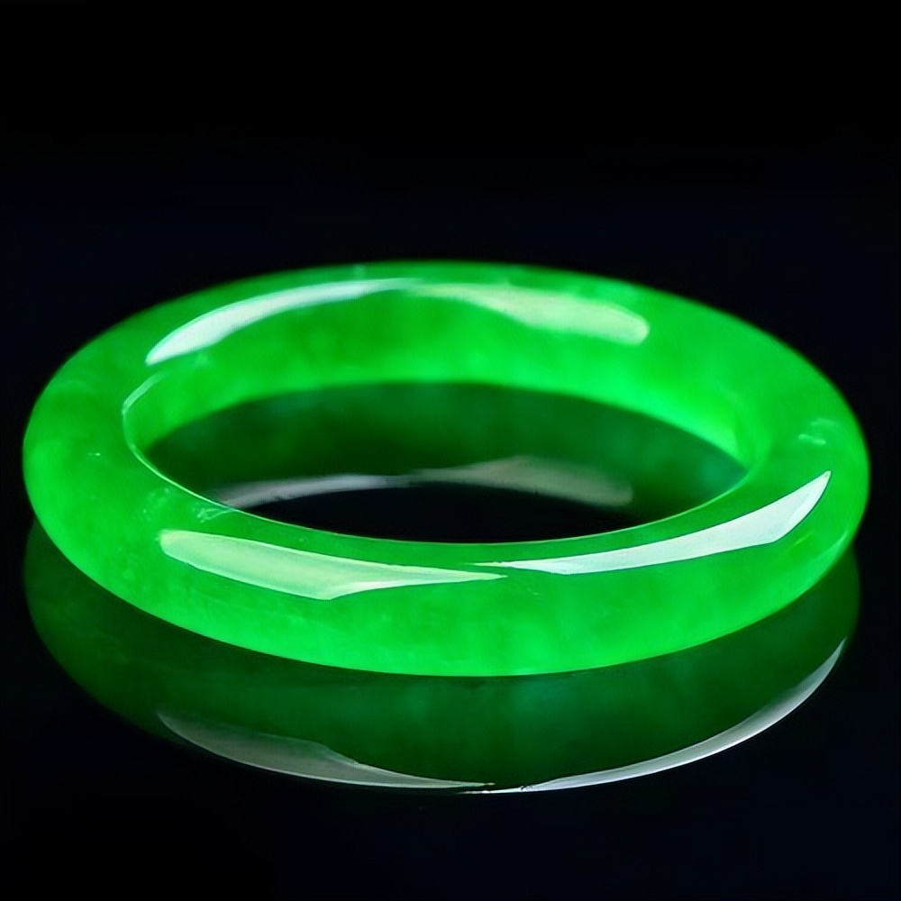 染色的翡翠用什么方法可以褪色快,染色翡翠最简单鉴别方法