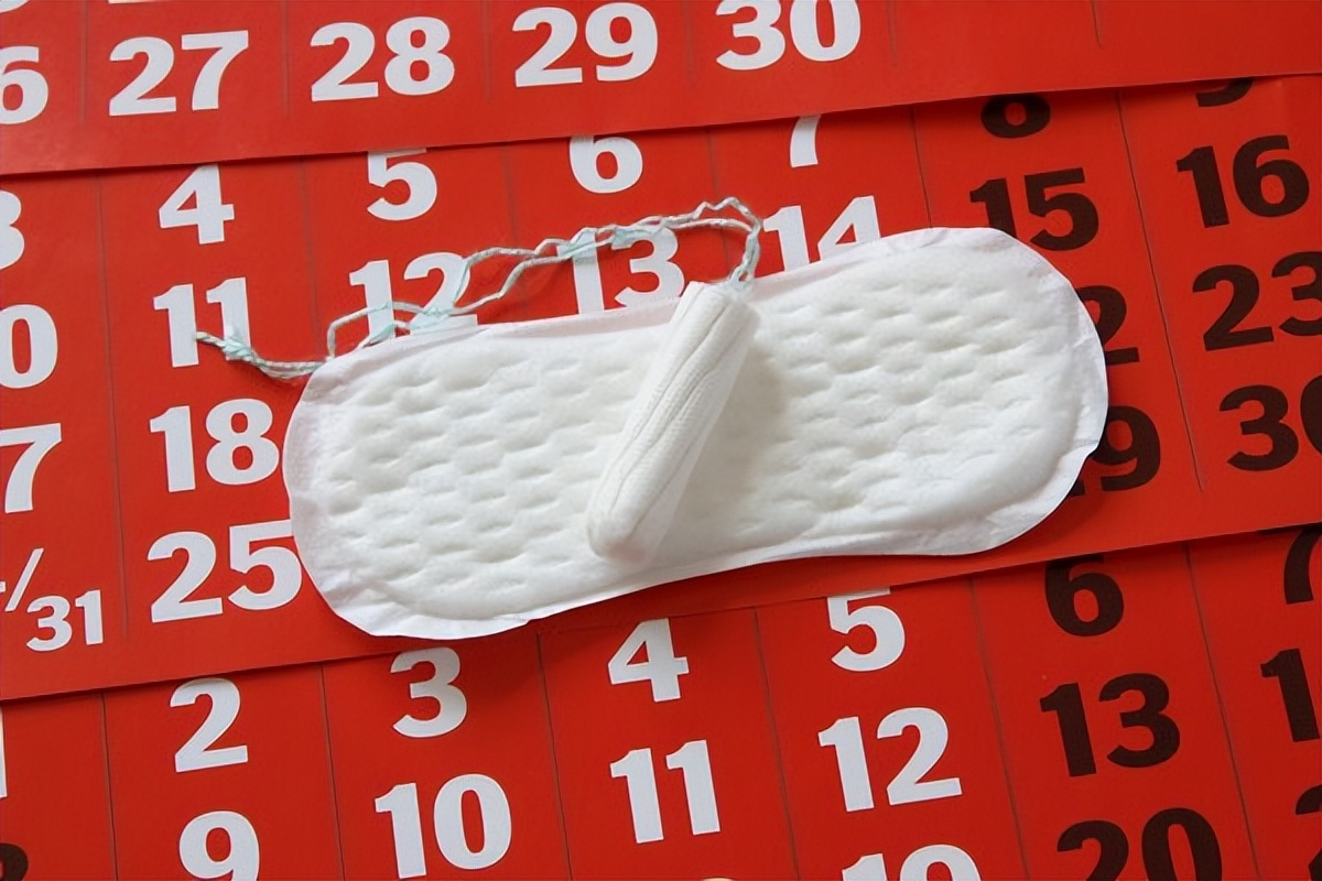 月经血发黑是生病了吗？出现这种情况的经血发黑，劝你快去医院